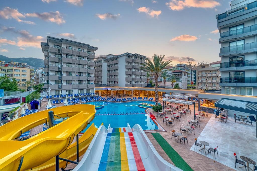 Kahya Hotel Alanya – Akdeniz’in Kalbinde Konforlu Bir Tatil